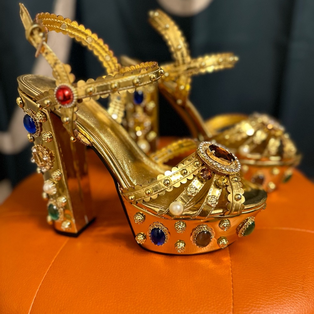 Platform heels - Picture 2 of 3
